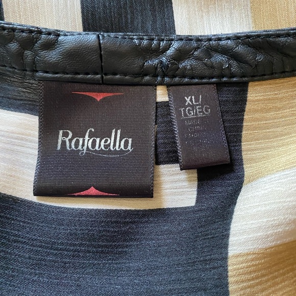 Chic Geometric Black and Cream Women's Top - Picture 2 of 10